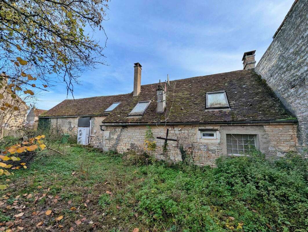 jardin maison à Courson les Carrières - Maison à COURSON-LES-CARRIERES