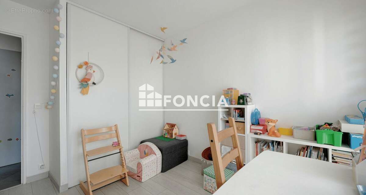 Appartement à LE PLESSIS-ROBINSON