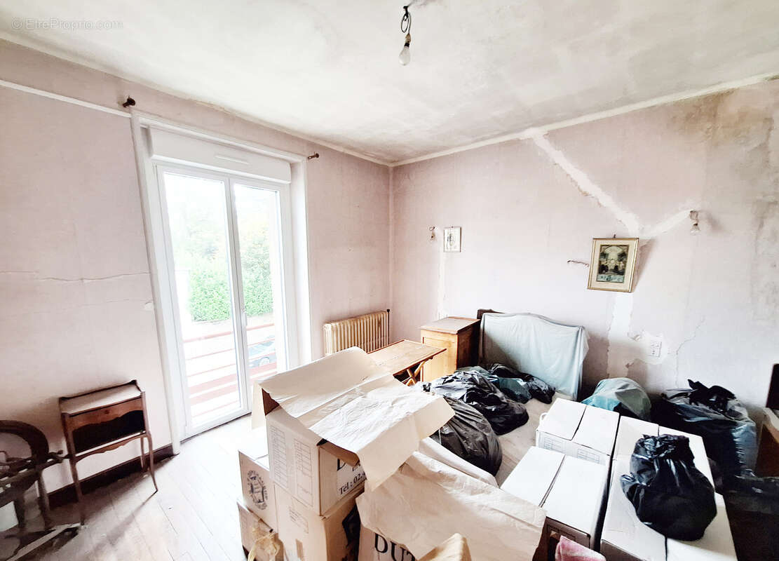 Rare à Pouancé maison de caractère avec dépendances - photo 9