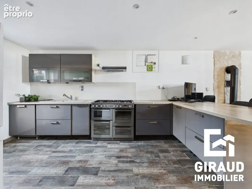 Maison 11 pièces 280 m² à vendre à Saint-Martin-Des-Fontaines (85570) - photo 4