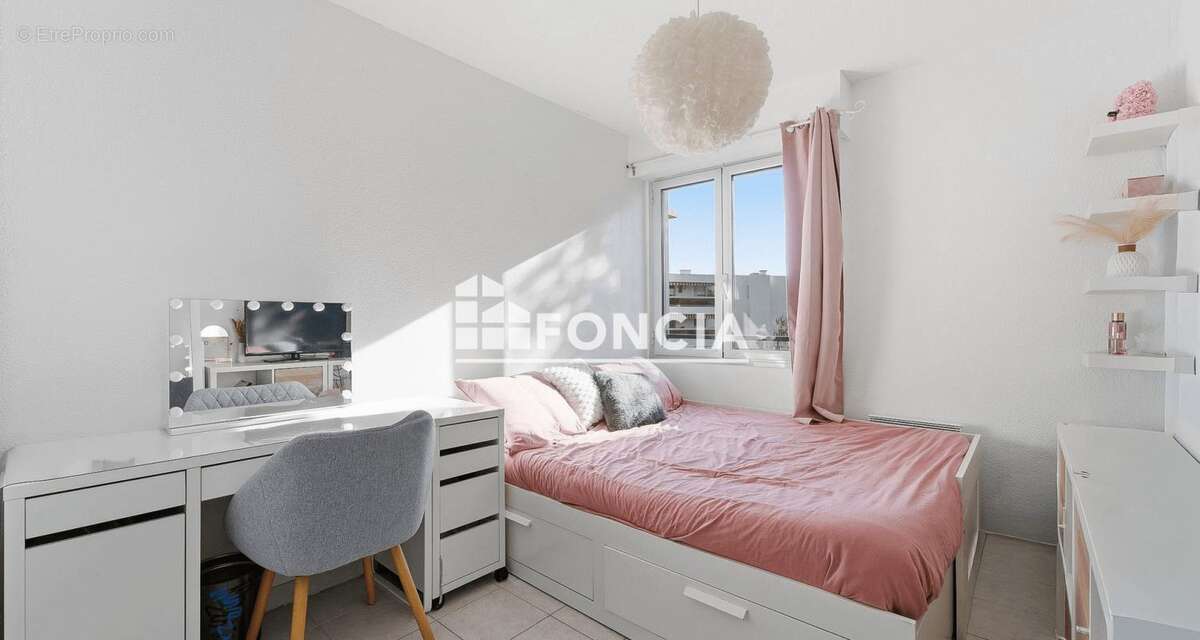 Appartement à SAINT-LAURENT-DU-VAR