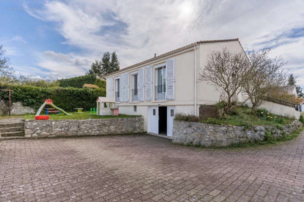 Maison rénovée de 83 m² avec jardin à Guerville - photo 10