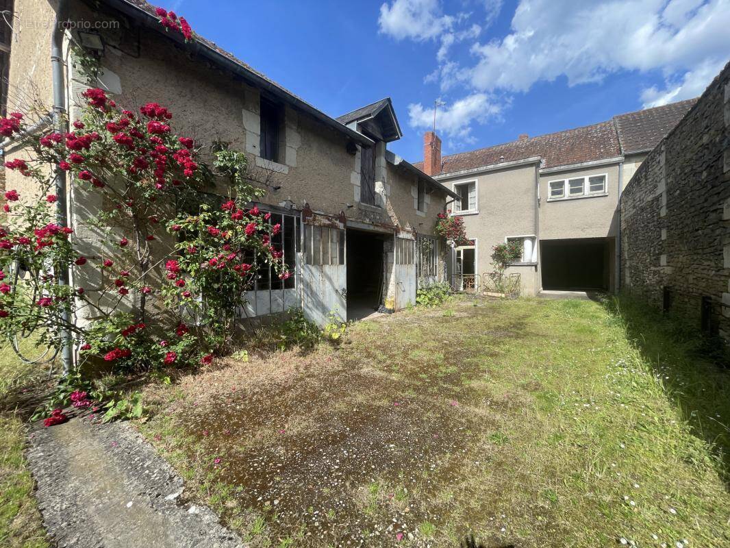 Maison à VOUNEUIL-SUR-VIENNE