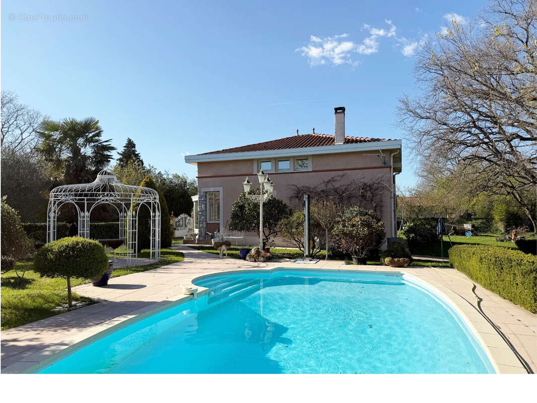 Maison à LA SALVETAT-SAINT-GILLES