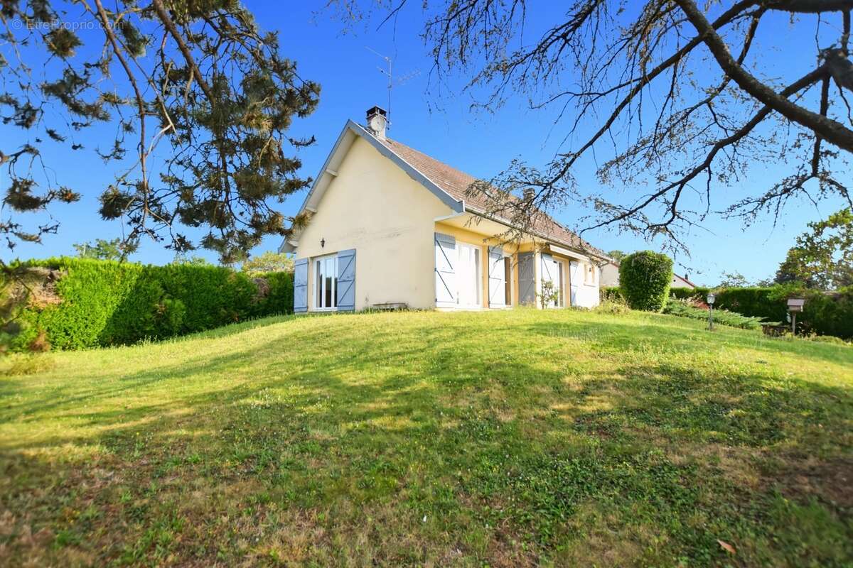 Maison sur sous-sol de 149 m2 avec 1840 m2 de terrain  à FARGES LES CHALON (71) - photo 14