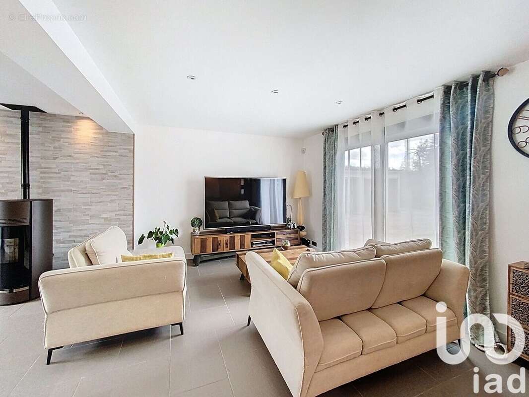 Photo 4 - Maison à CHEVRY-COSSIGNY