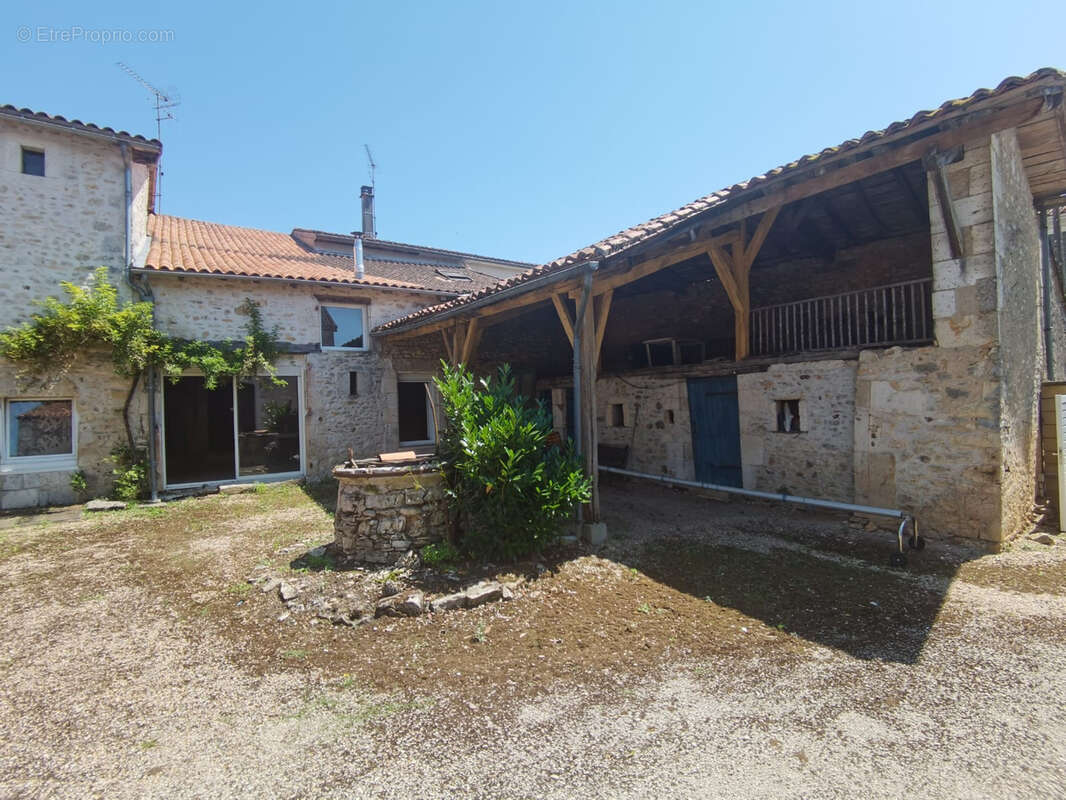 Maison à CHASSENEUIL-SUR-BONNIEURE