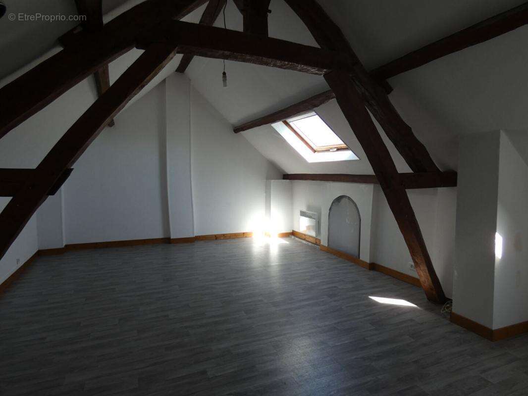 Appartement à IVRY-LA-BATAILLE