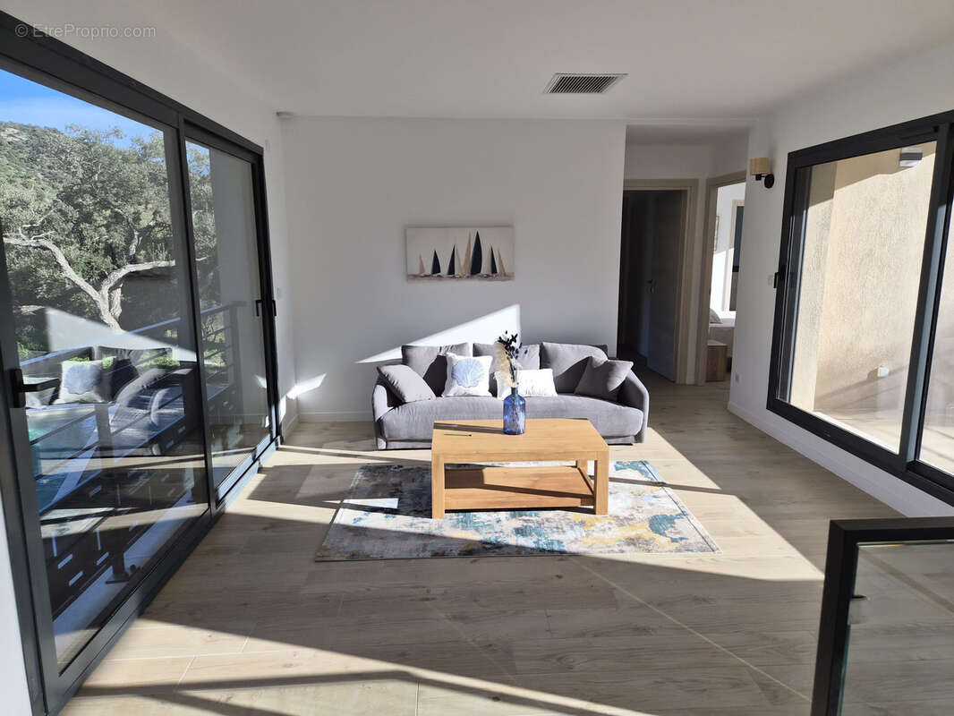 Maison à PLAN-DE-LA-TOUR