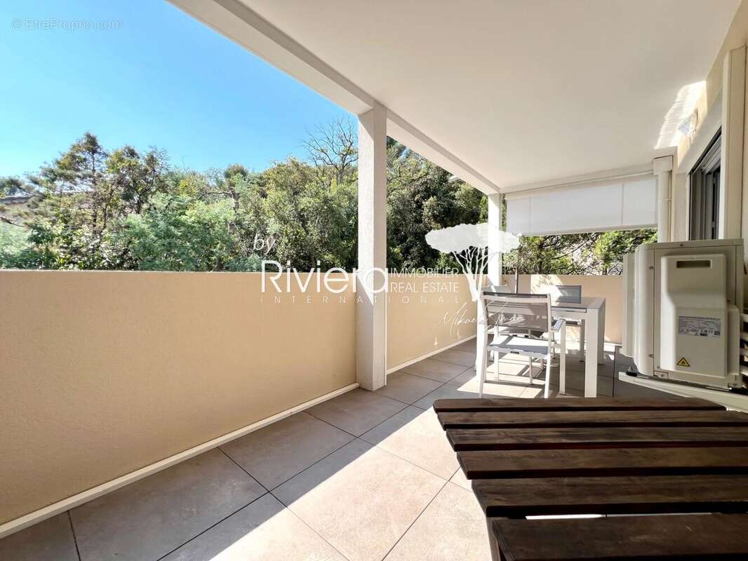 T2 avec terrasse piscine et double garage ! - photo 5