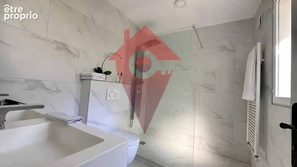 Maison familiale de 180 m2 avec piscine et jardin sans vis-à - photo 8