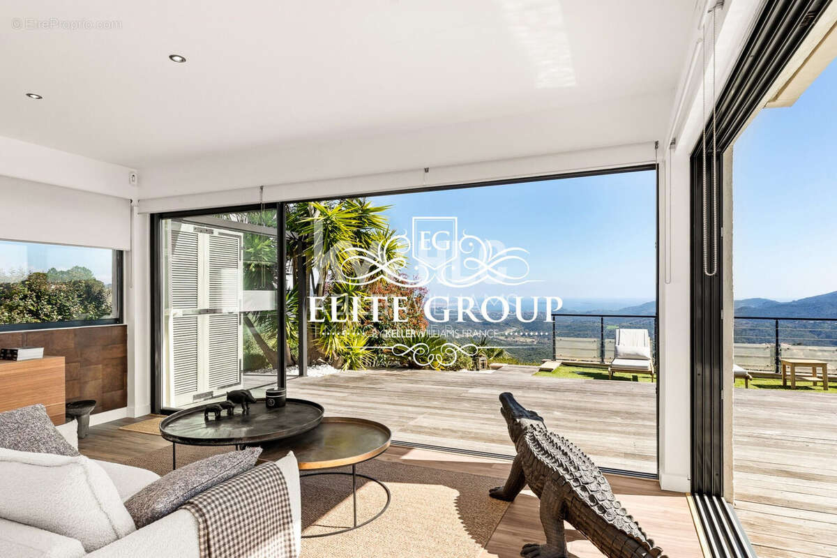 Maison 383 m² à Les Adrets-De-L'esterel  - photo 9
