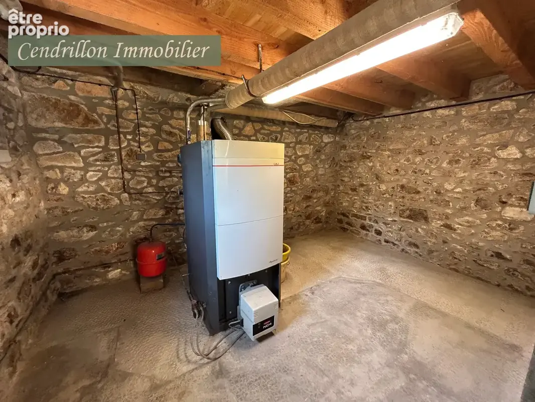Maison de bourg à rafraîchir, mitoyenne d'un coté, 3 chambres, ~92m2 habitables, sur 438 m2 de jardin - photo 13
