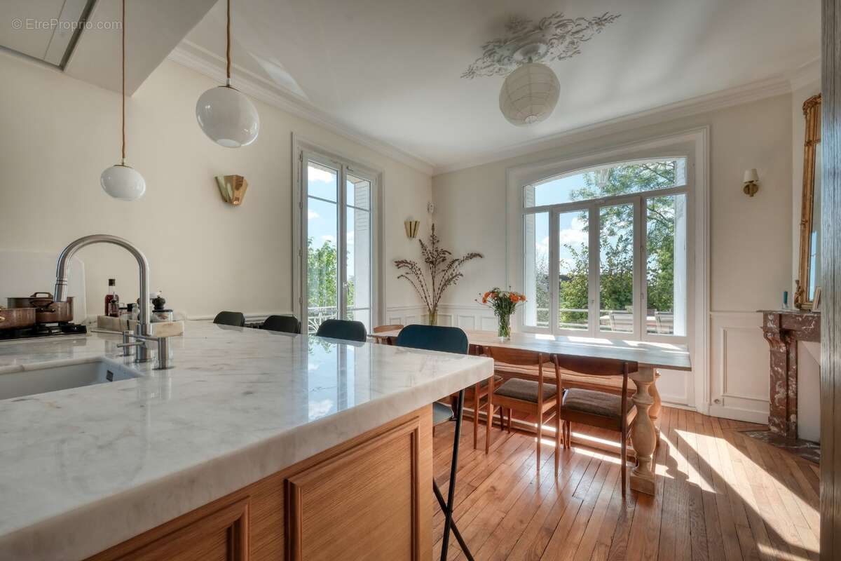 Belle maison meulière 8 pièces à vendre à JUVISY SUR ORGE (Essonne) à 20 km de Paris dans un quartier prisé ! - photo 2