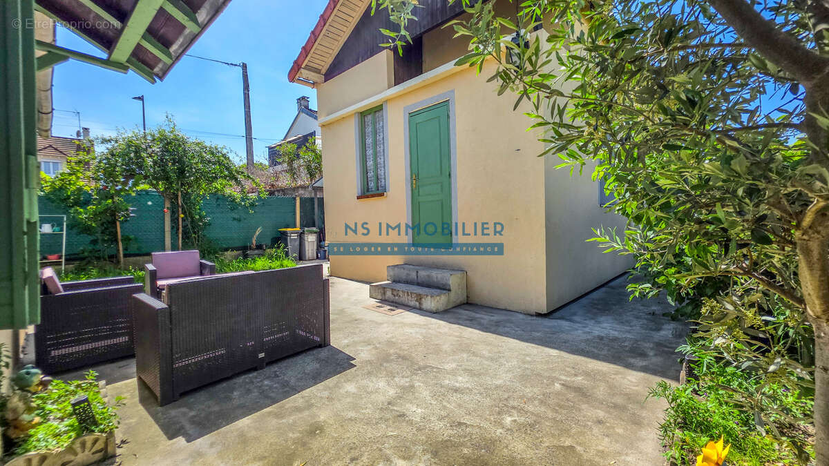 Maison à SARTROUVILLE