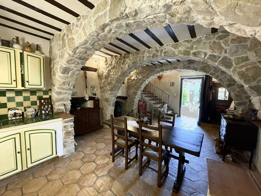 Maison à CHATEAUDOUBLE