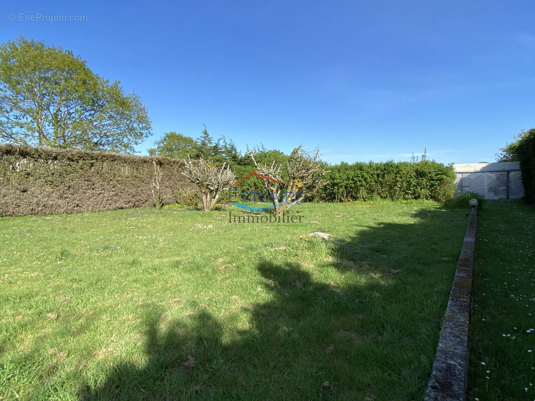 Terrain à LE TEMPLE-DE-BRETAGNE