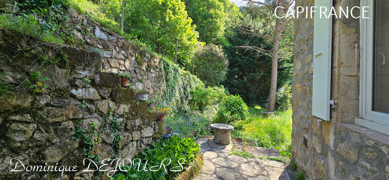 Maison à SAINT-SAUVEUR-DE-MONTAGUT