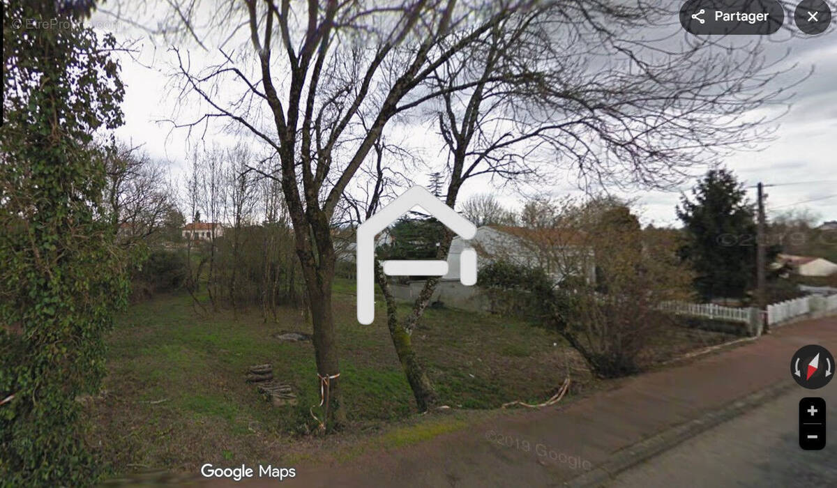 Terrain à LE CHAMP-SAINT-PERE