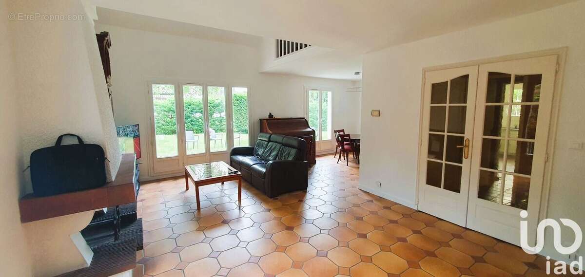 Photo 3 - Maison à BURES-SUR-YVETTE