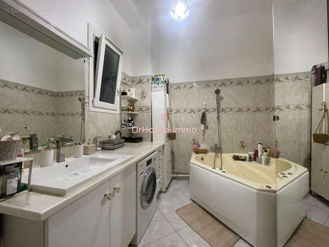 Appartement à MARSEILLE-7E