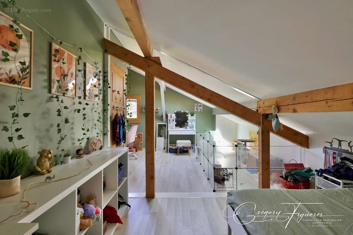 Châteauneuf – maison familiale 6 pièces – 4 chambres – vue dégagée – terrain 1 174 m² - photo 7