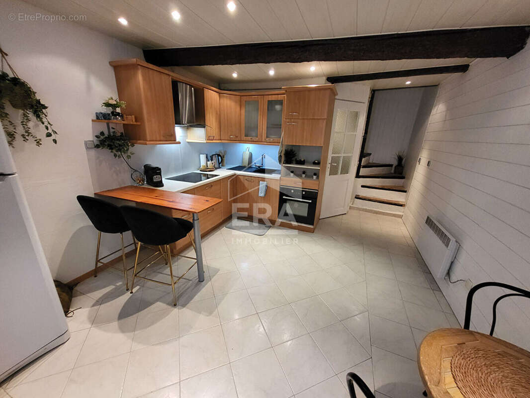 Maison à SAINT-MITRE-LES-REMPARTS