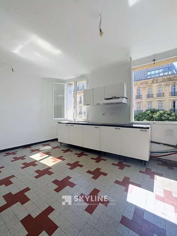 Appartement à MARSEILLE-1E