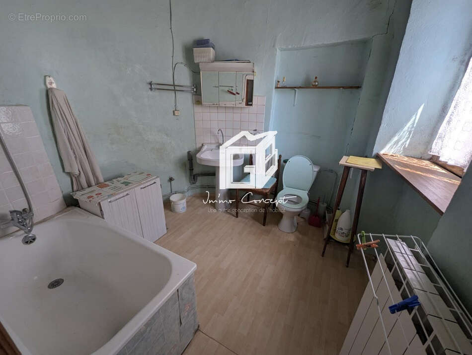 Maison à SALLES-CURAN