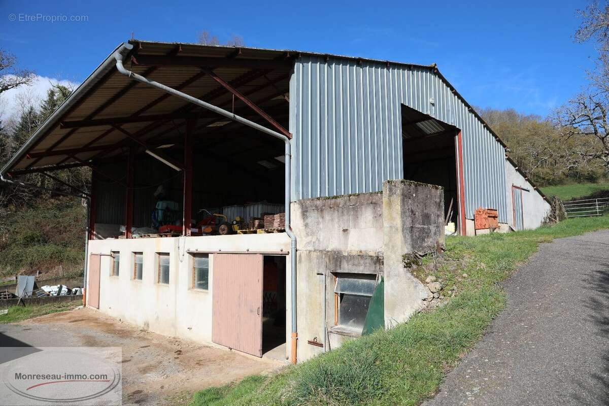 Commerce à SERRIERES
