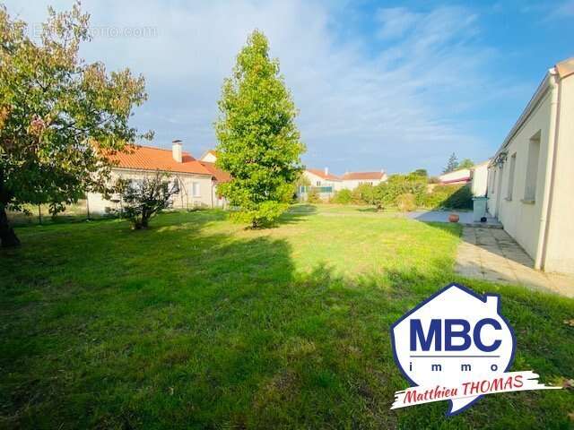 Maison à MONTREVAULT