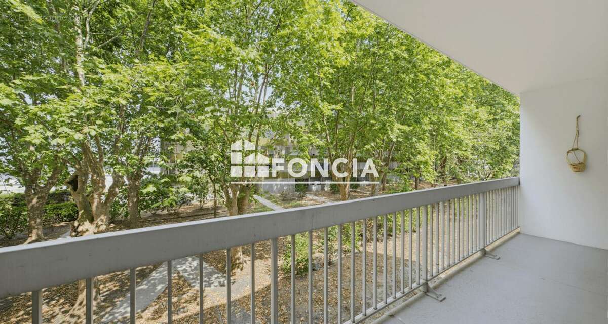 Appartement type 4 renove proche tram b - photo 12