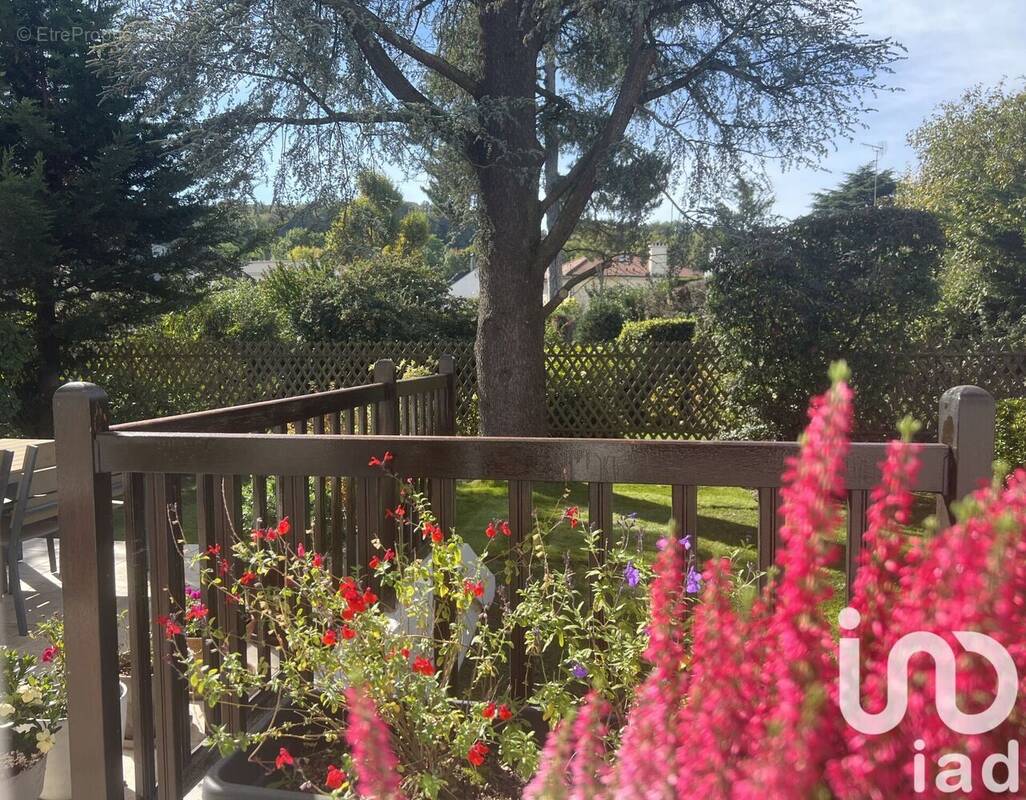 Photo 1 - Maison à MARNES-LA-COQUETTE