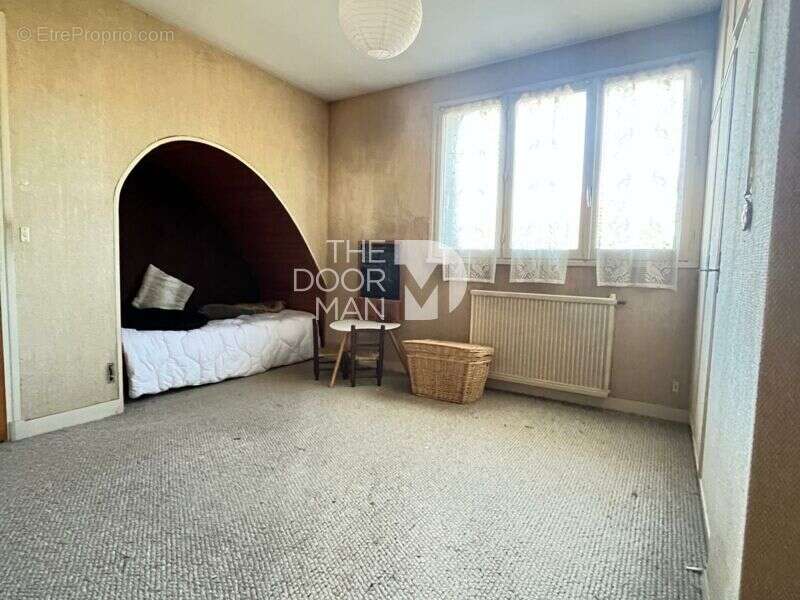 Maison à VERRIERES-LE-BUISSON