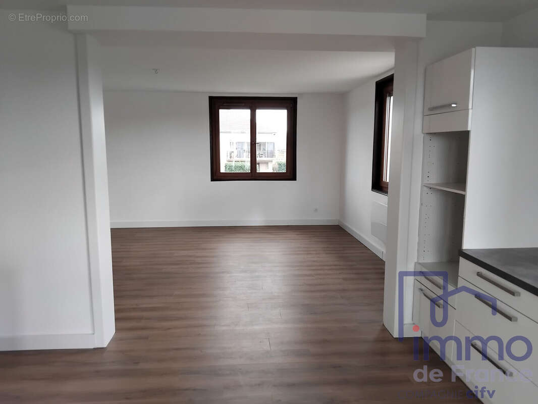 Appartement à VEAUCHE