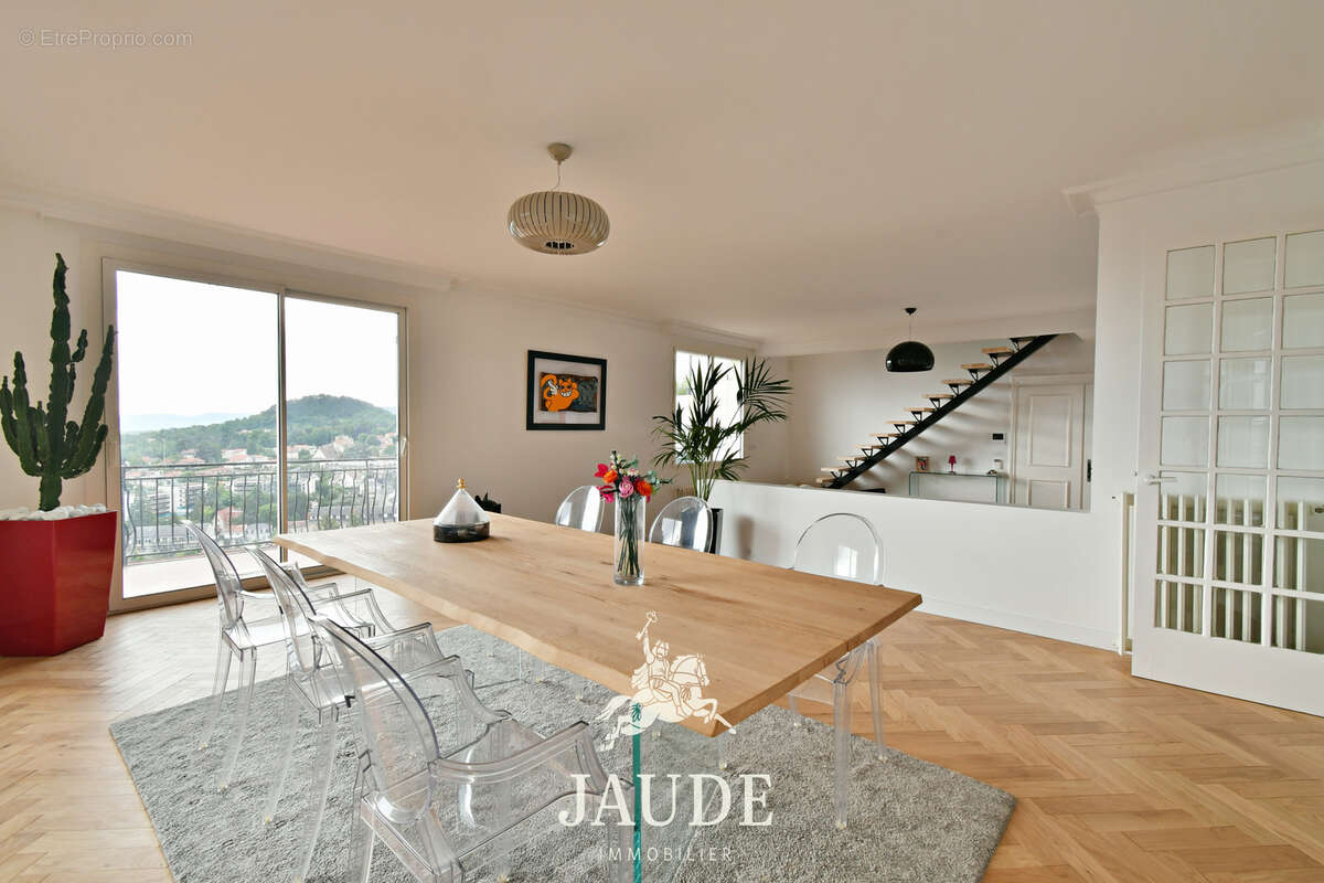 Duplex de 137m2 Carrez (200m2 au sol) avec TERRASSE (61m2) Vue PANORAMIQUE + Garage + jardin privatif - photo 2