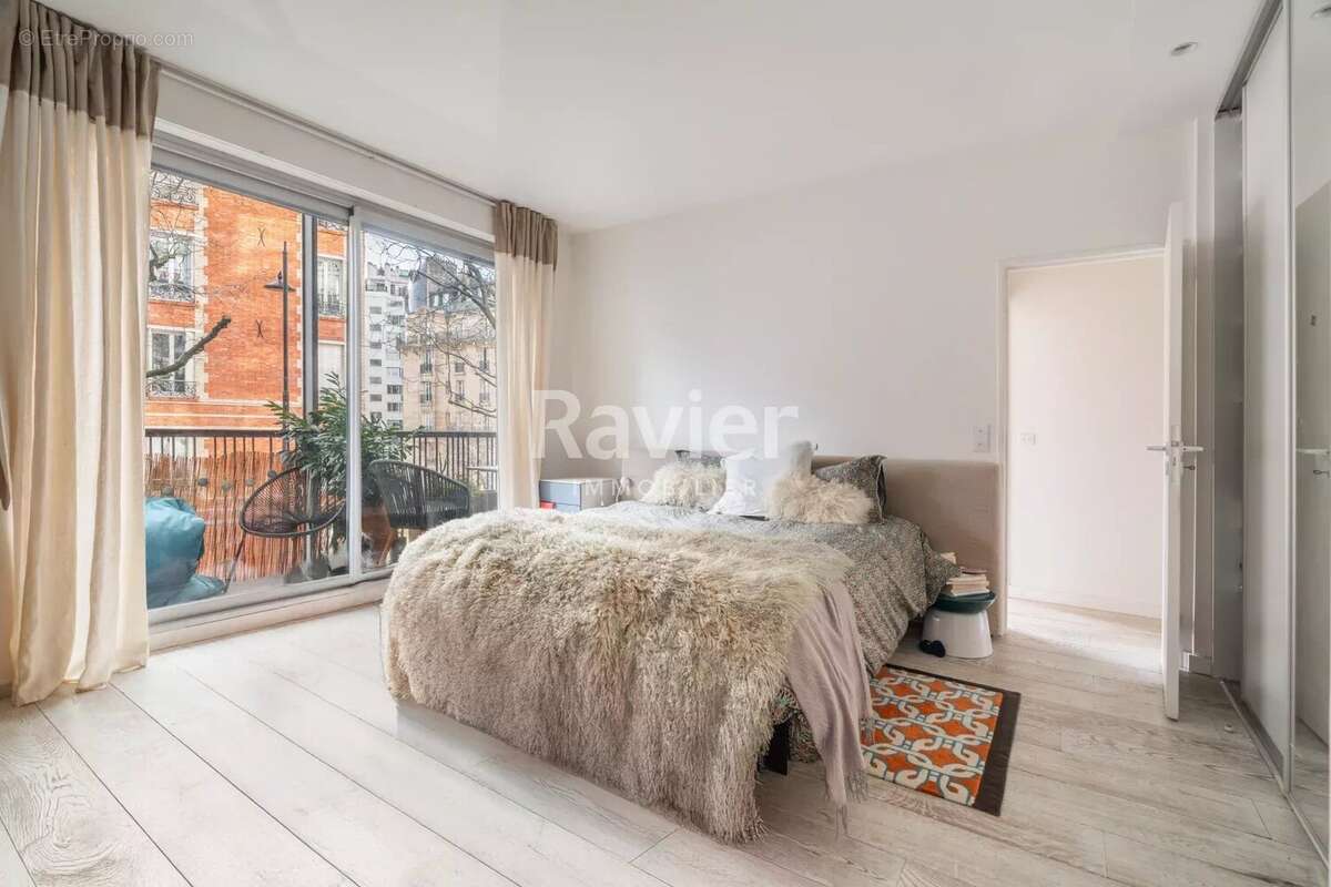 Appartement à PARIS-16E