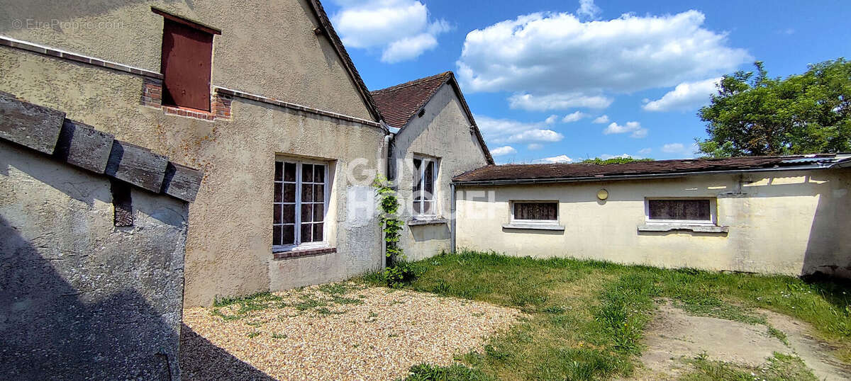 Maison à CRECY-COUVE