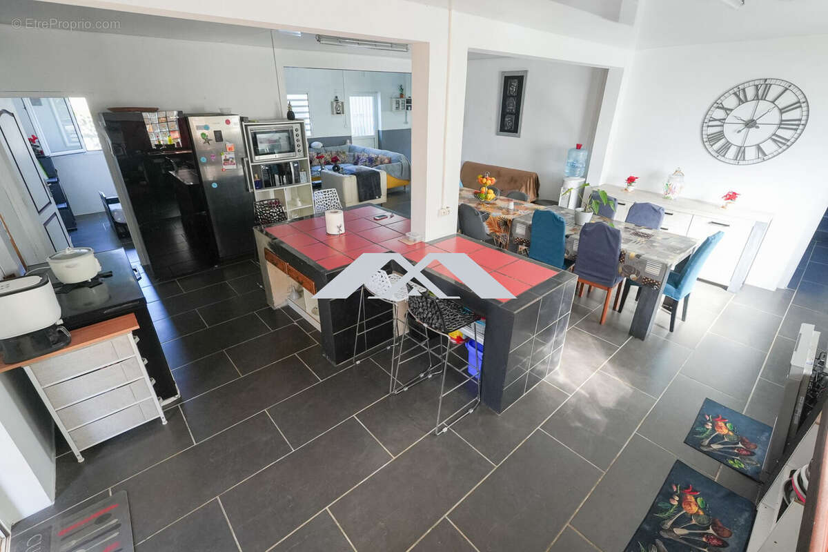 Maison 264 m² à Les Avirons  - photo 6