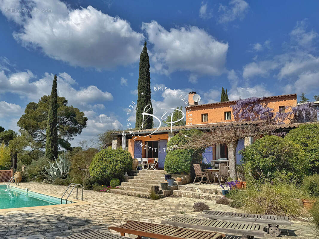 Maison à ENTRECASTEAUX