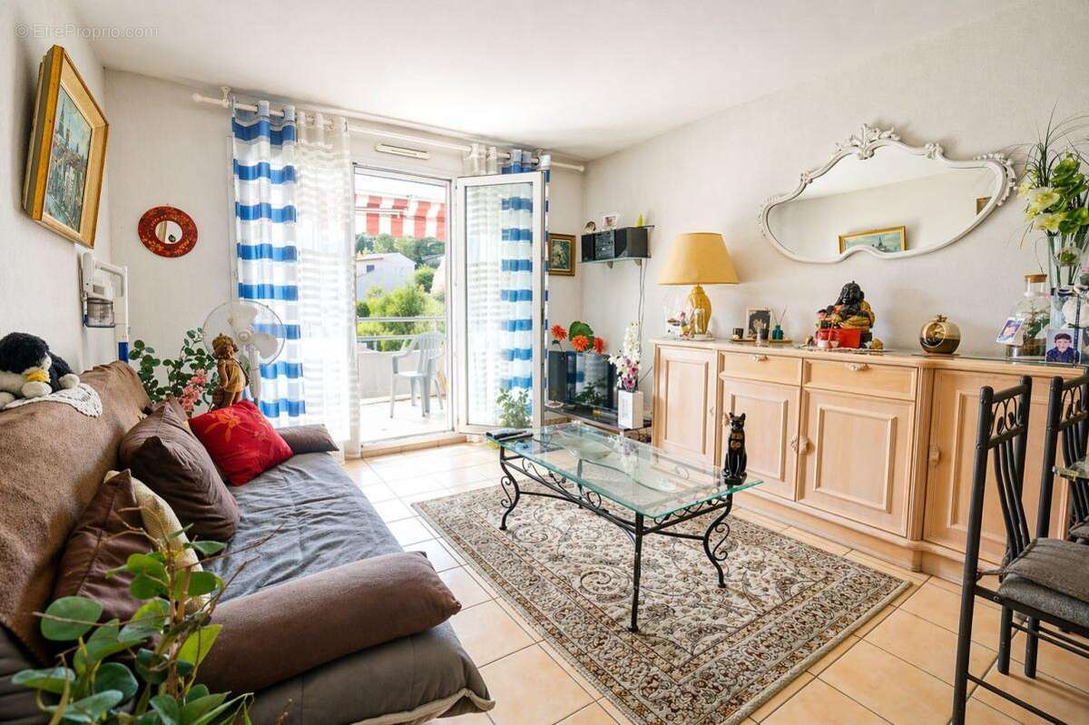 Residence de 2010 - transports - piscine - terrasse de 12m² - photo 2