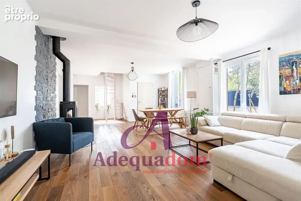 Maison familiale avec jardin et stationnement - photo 3