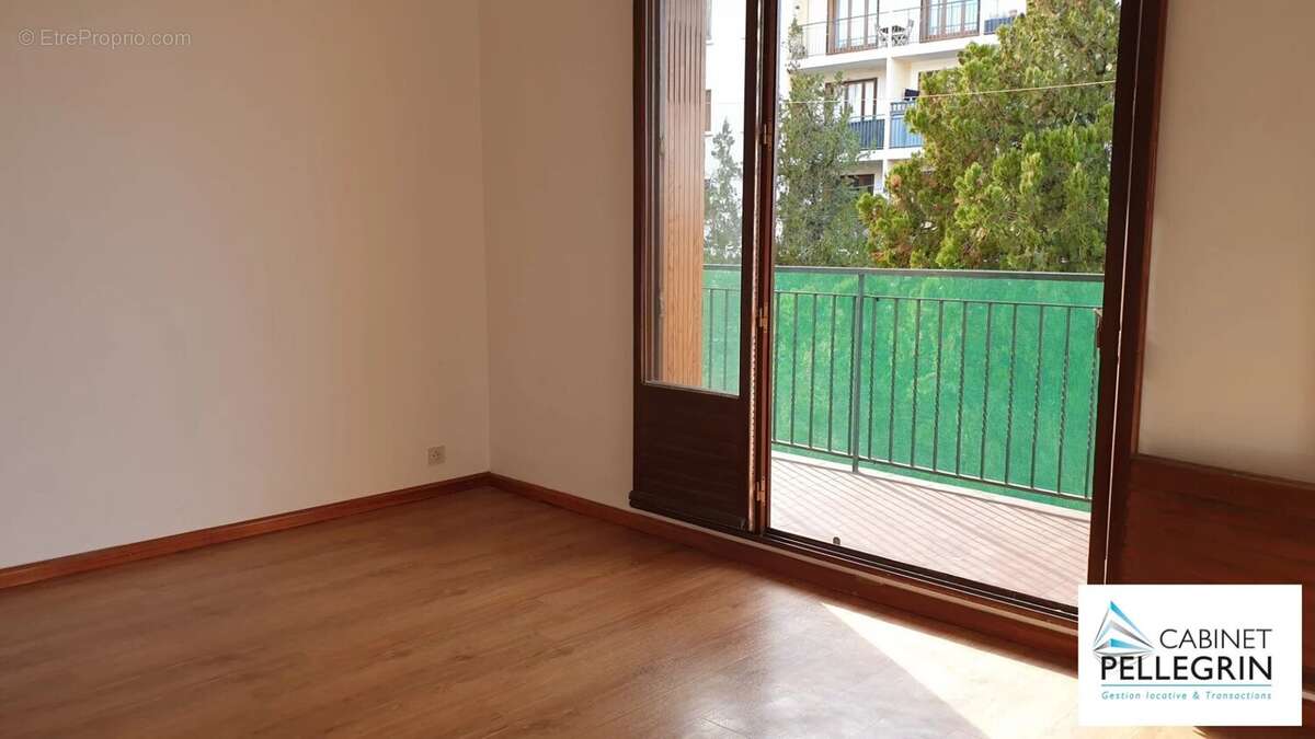 Appartement à MARSEILLE-4E