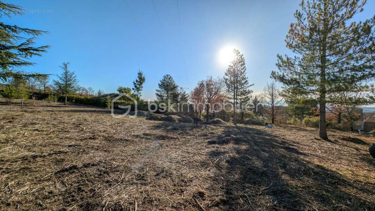 Terrain de 8 000 m² dont 3 700 m² constructibles, avec vue dégagée - photo 3