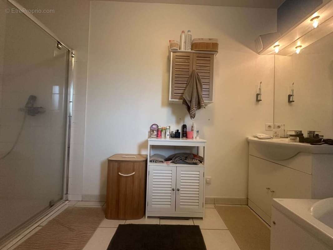 Maison de plain-pied de 87 m²  La Tourlandry (49120) - photo 9