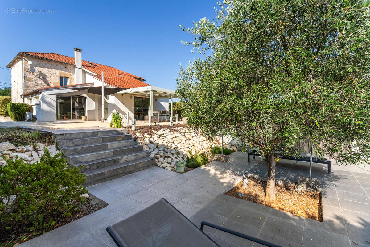 Country property with pool - photo 40