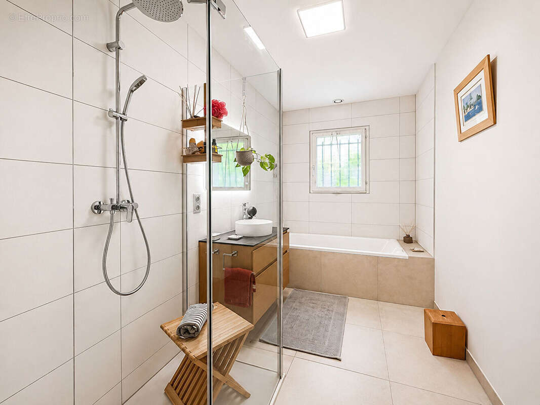 EXCLUSIVITÉ : Maison familiale bon état général au calme absolu à Magonty - photo 7