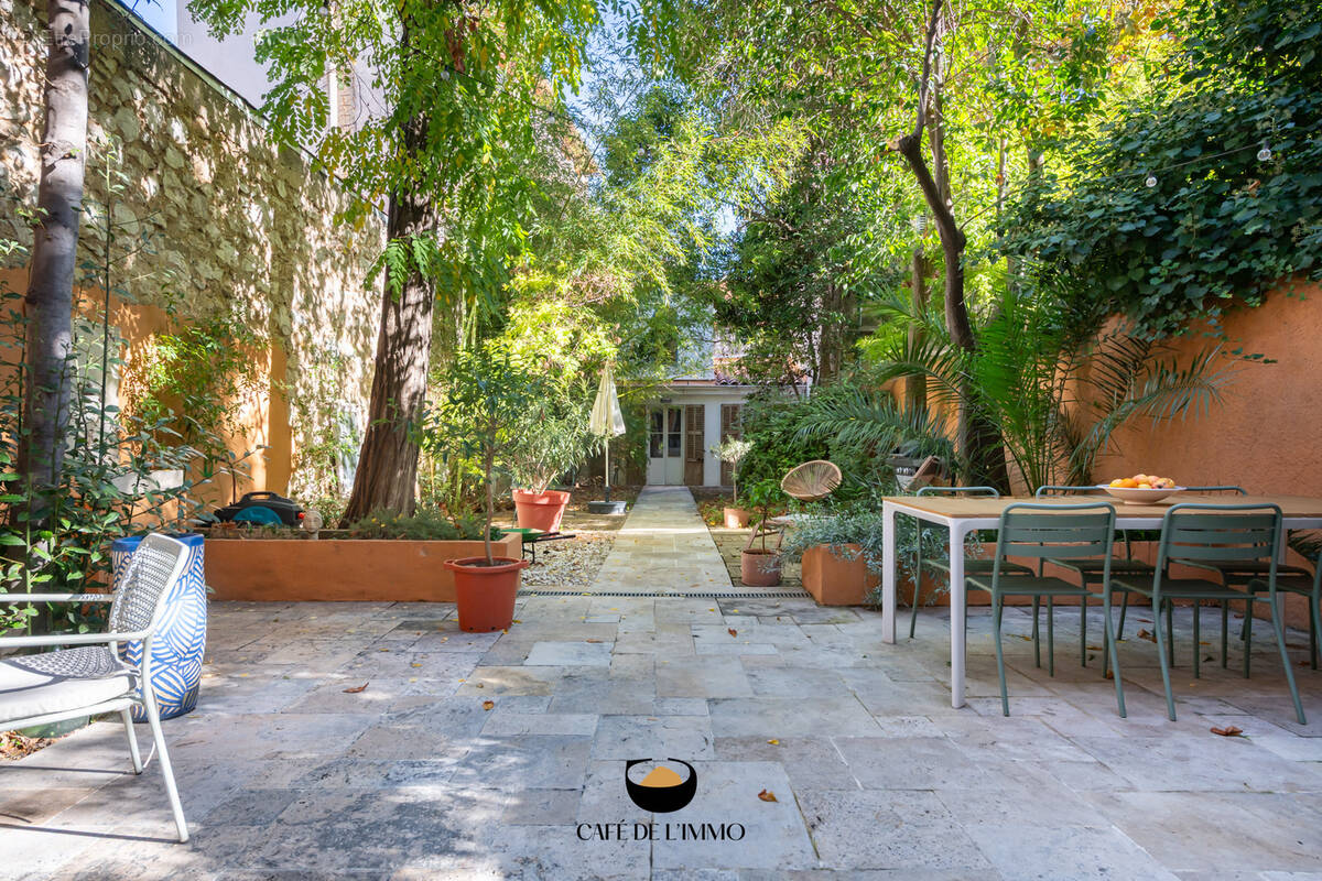 Appartement à MARSEILLE-6E