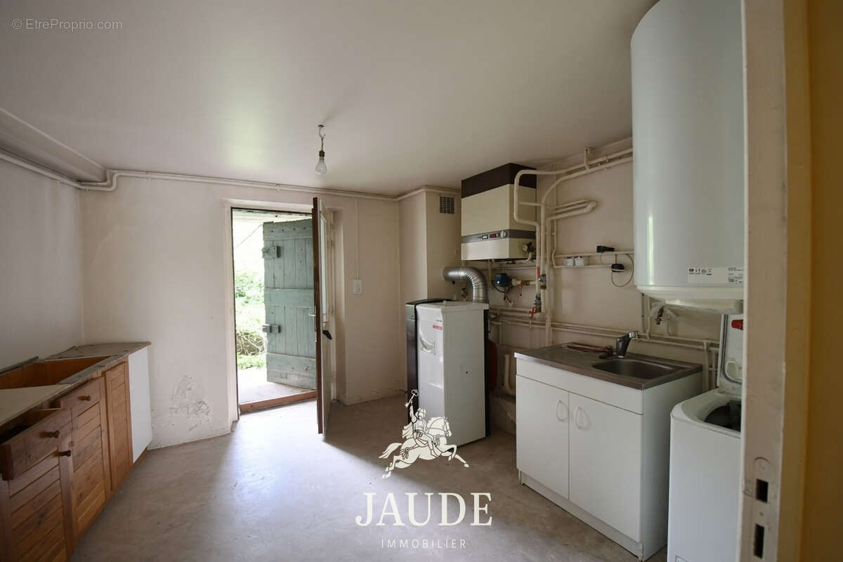 Maison de bourg avec GRANGES, garage et jardin   70 route du Puy de Dôme, La Font de l’Arbre, Orcines - photo 3