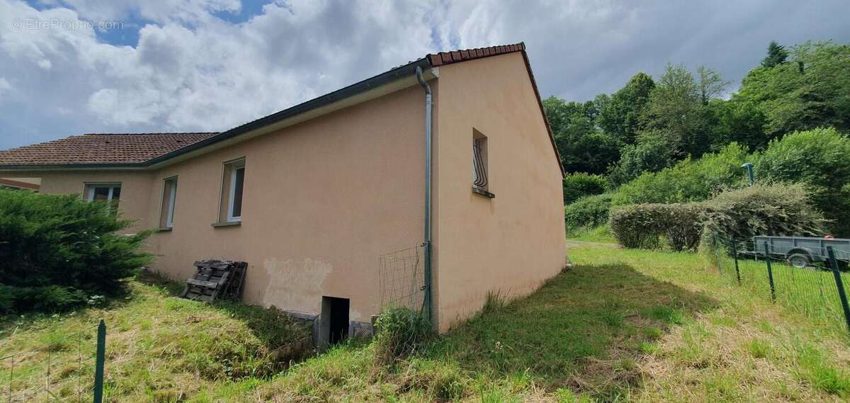 Maison 100 m² à Pontaumur  - photo 4